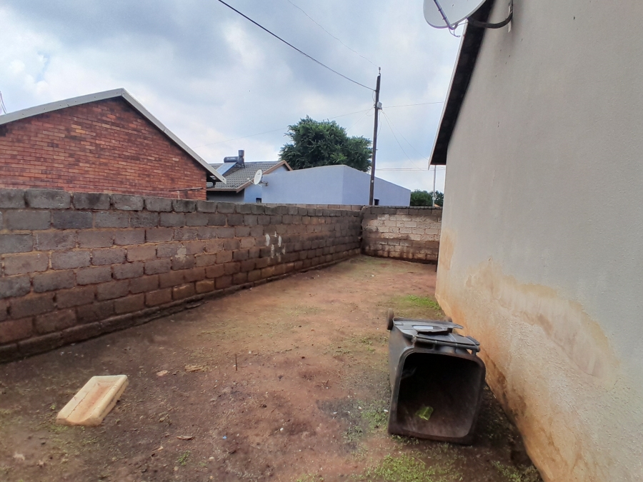 4 Bedroom Property for Sale in Protea Glen Gauteng