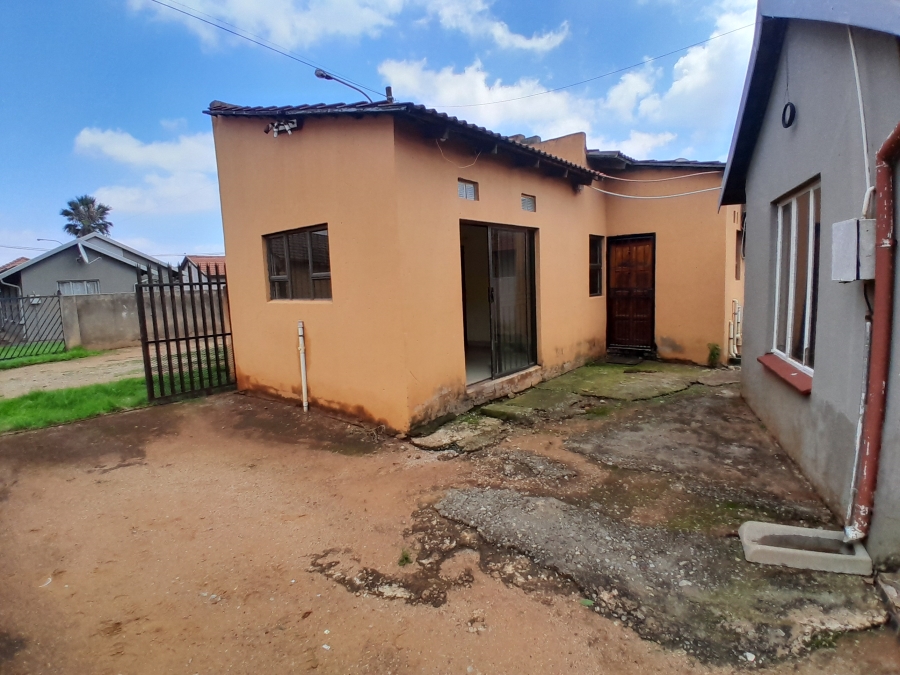 4 Bedroom Property for Sale in Protea Glen Gauteng