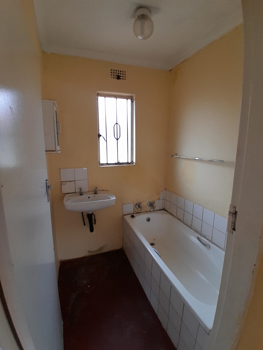 4 Bedroom Property for Sale in Protea Glen Gauteng