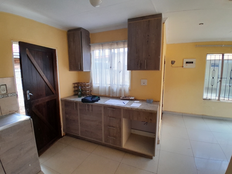 4 Bedroom Property for Sale in Protea Glen Gauteng