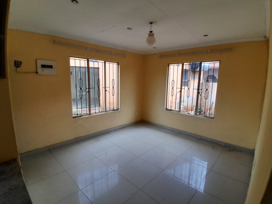 4 Bedroom Property for Sale in Protea Glen Gauteng