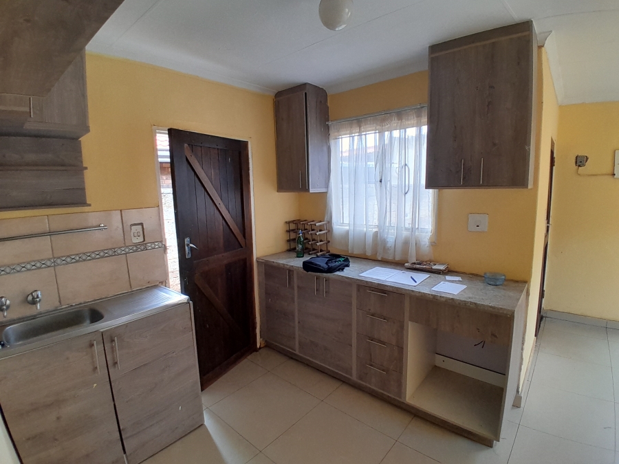 4 Bedroom Property for Sale in Protea Glen Gauteng
