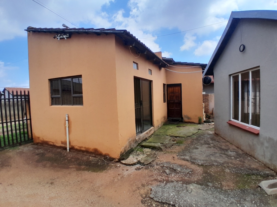 4 Bedroom Property for Sale in Protea Glen Gauteng