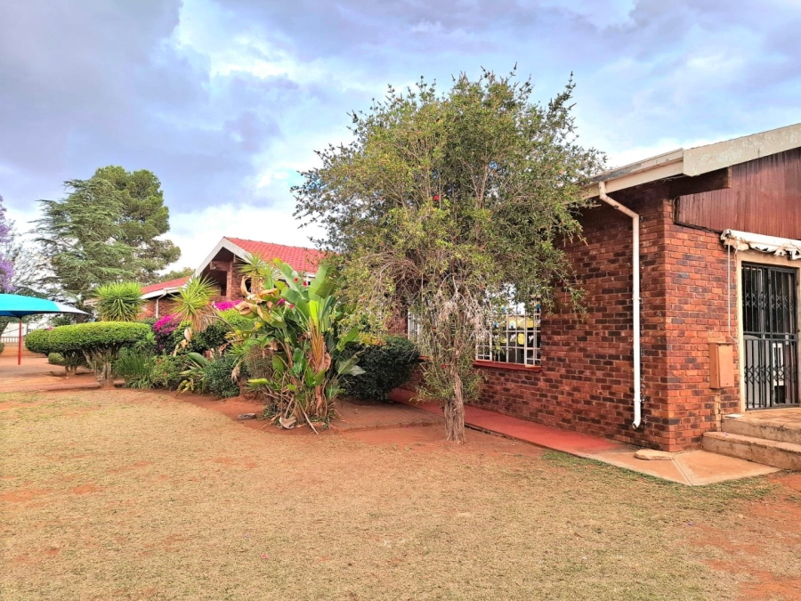 4 Bedroom Property for Sale in Westonaria Gauteng