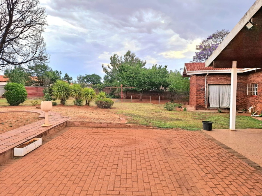 4 Bedroom Property for Sale in Westonaria Gauteng
