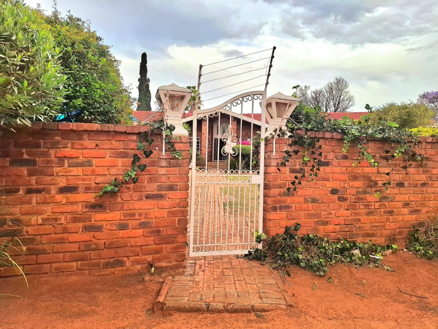4 Bedroom Property for Sale in Westonaria Gauteng