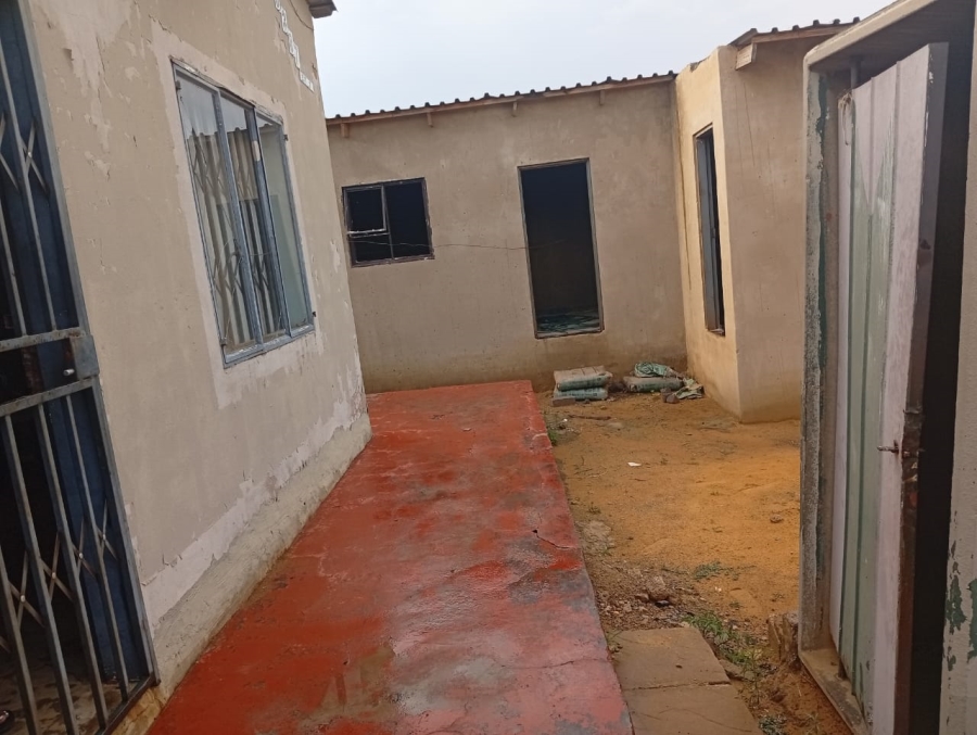 5 Bedroom Property for Sale in Lenasia Gauteng