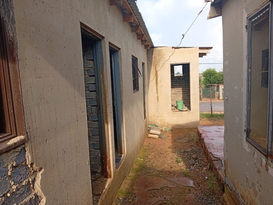 5 Bedroom Property for Sale in Lenasia Gauteng