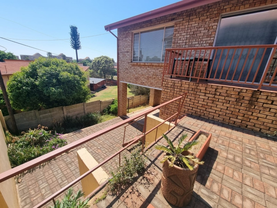 To Let 3 Bedroom Property for Rent in Kenmare Gauteng