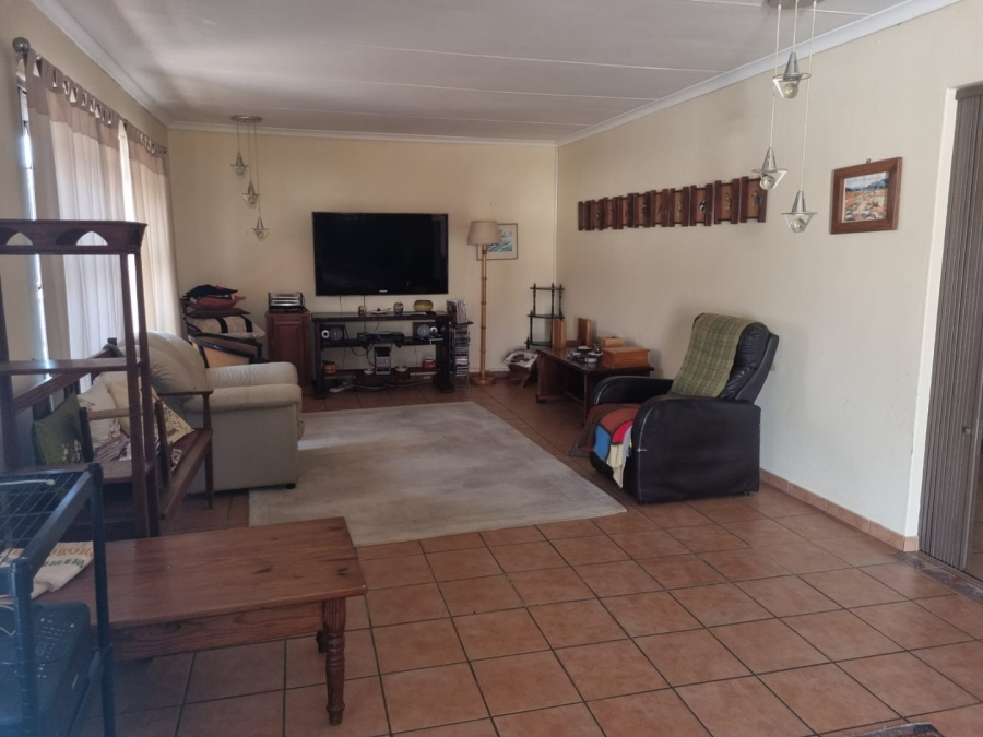 To Let 3 Bedroom Property for Rent in Kenmare Gauteng