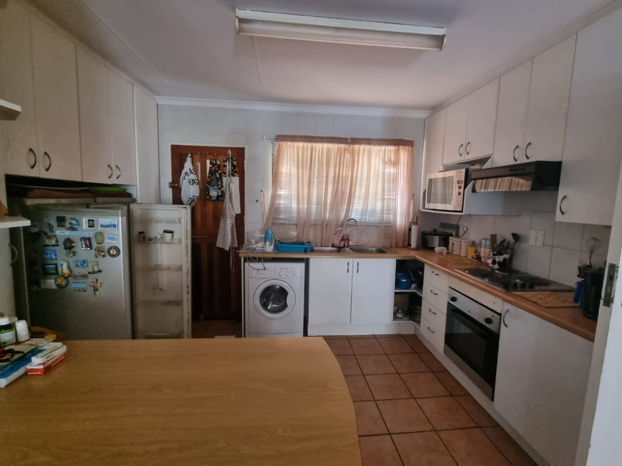 To Let 3 Bedroom Property for Rent in Kenmare Gauteng