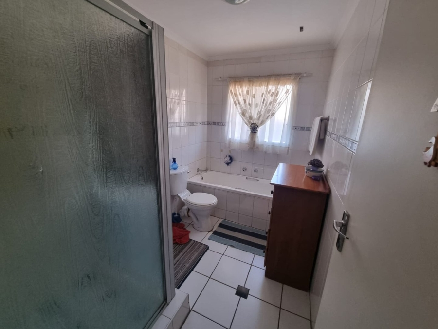 To Let 3 Bedroom Property for Rent in Kenmare Gauteng