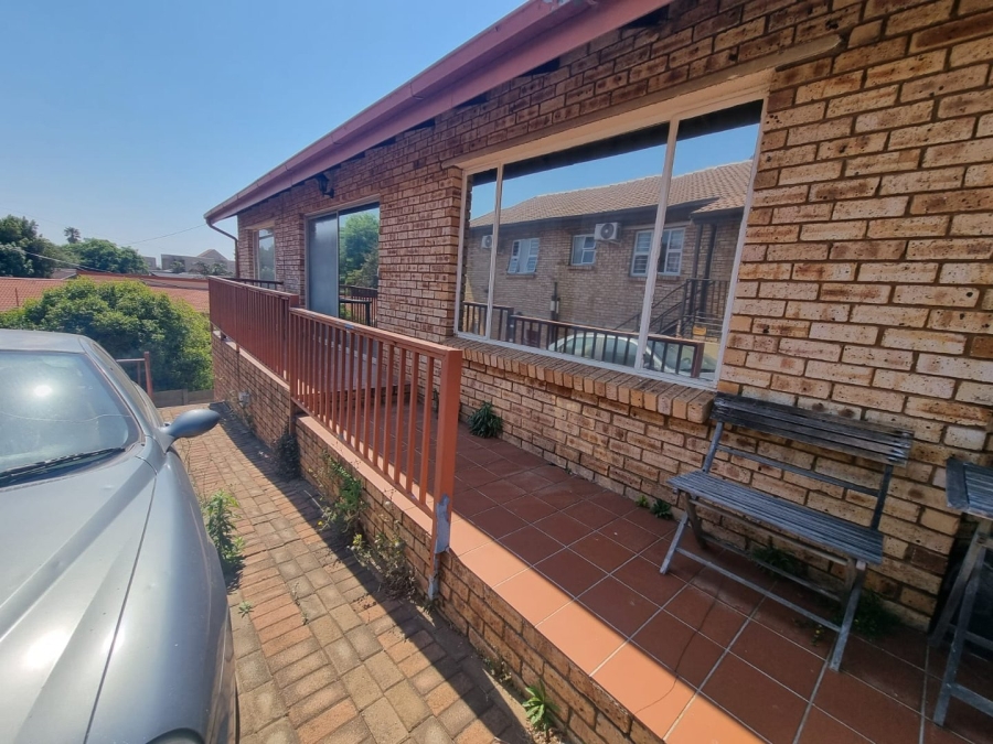 To Let 3 Bedroom Property for Rent in Kenmare Gauteng