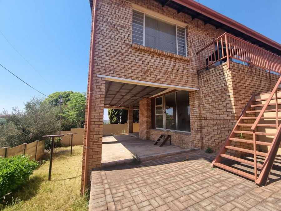 To Let 3 Bedroom Property for Rent in Kenmare Gauteng
