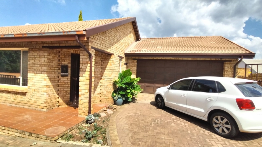 To Let 3 Bedroom Property for Rent in Kenmare Gauteng