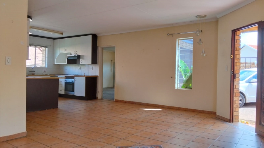To Let 3 Bedroom Property for Rent in Kenmare Gauteng