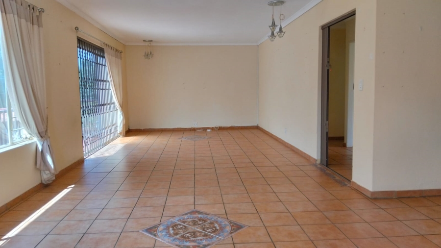 To Let 3 Bedroom Property for Rent in Kenmare Gauteng