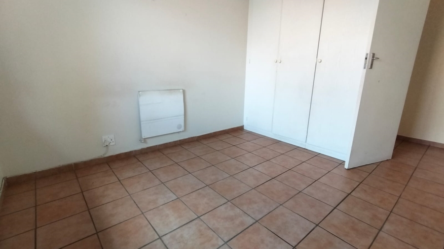 To Let 3 Bedroom Property for Rent in Kenmare Gauteng