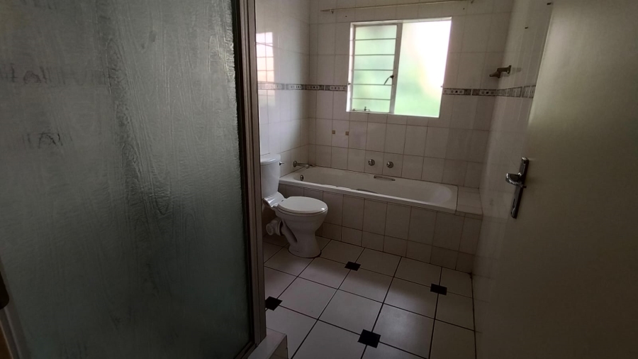 To Let 3 Bedroom Property for Rent in Kenmare Gauteng