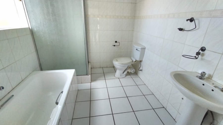 To Let 3 Bedroom Property for Rent in Kenmare Gauteng