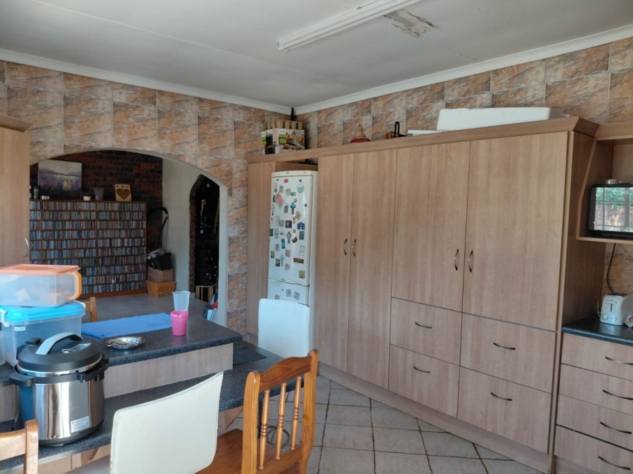 4 Bedroom Property for Sale in Helikonpark Gauteng