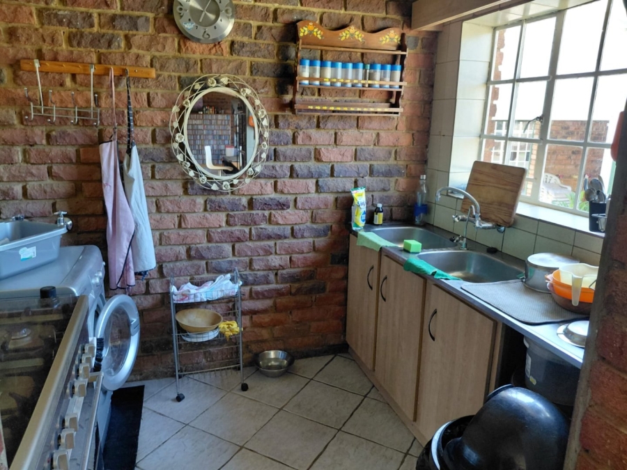 4 Bedroom Property for Sale in Helikonpark Gauteng