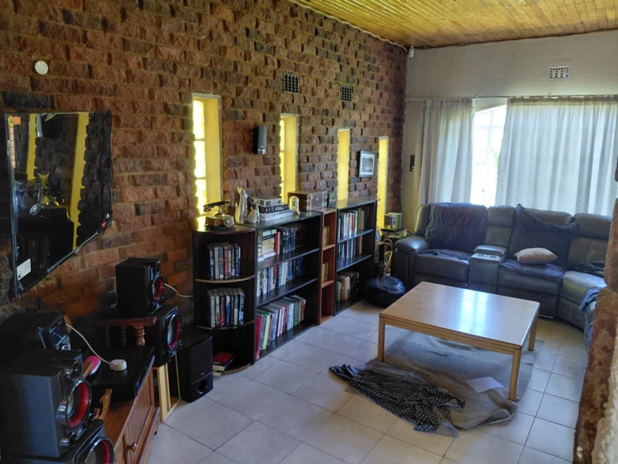 4 Bedroom Property for Sale in Helikonpark Gauteng