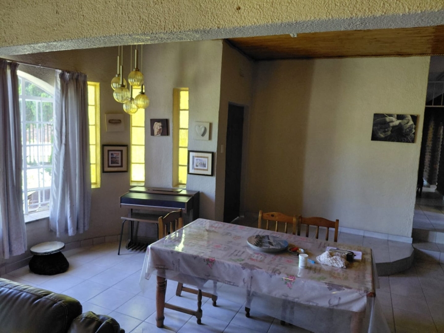 4 Bedroom Property for Sale in Helikonpark Gauteng