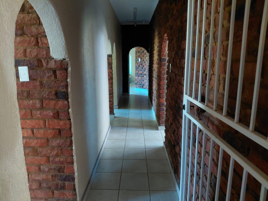 4 Bedroom Property for Sale in Helikonpark Gauteng