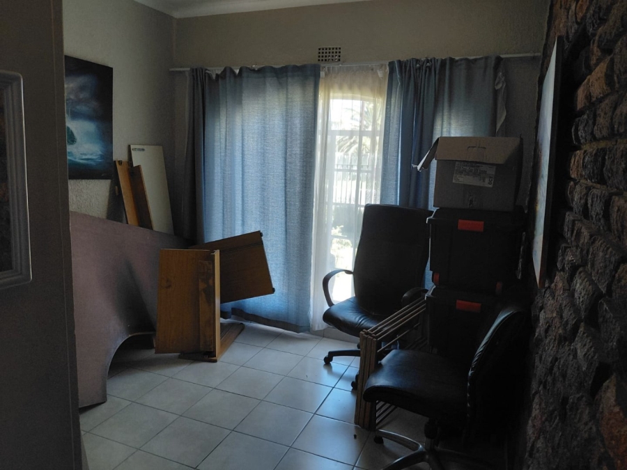 4 Bedroom Property for Sale in Helikonpark Gauteng