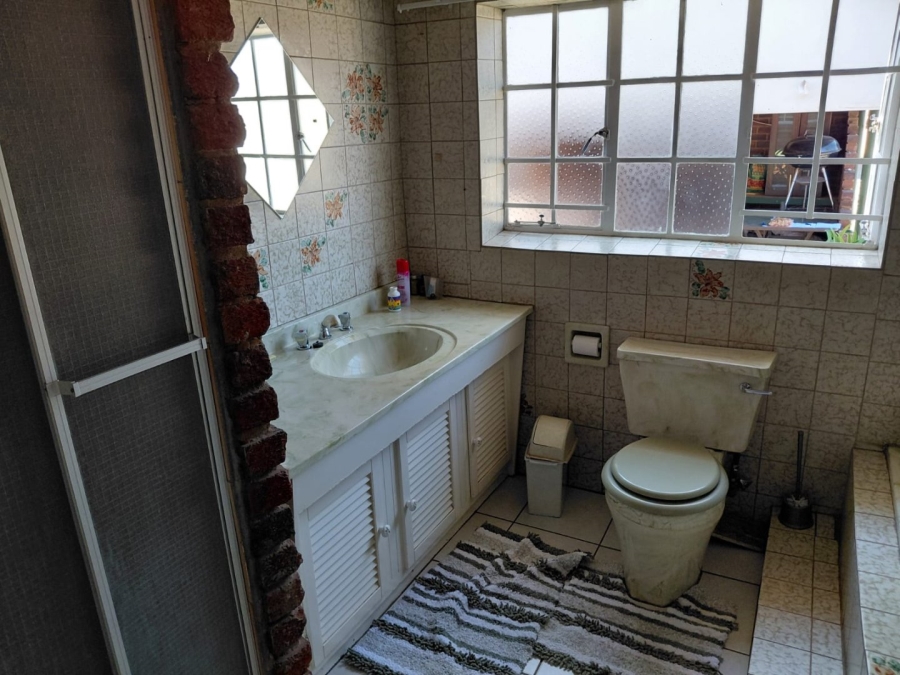 4 Bedroom Property for Sale in Helikonpark Gauteng