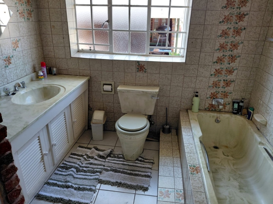4 Bedroom Property for Sale in Helikonpark Gauteng