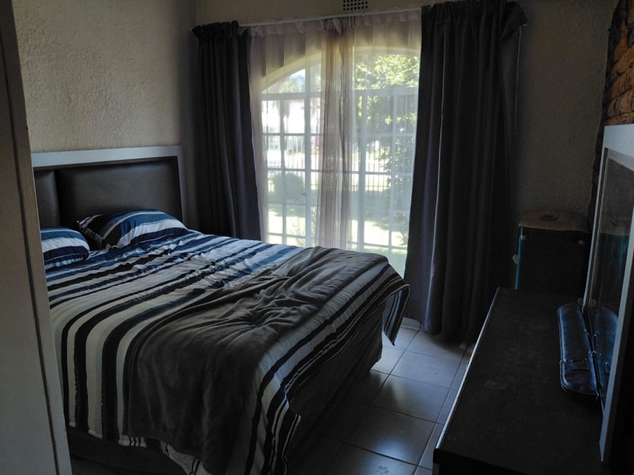 4 Bedroom Property for Sale in Helikonpark Gauteng