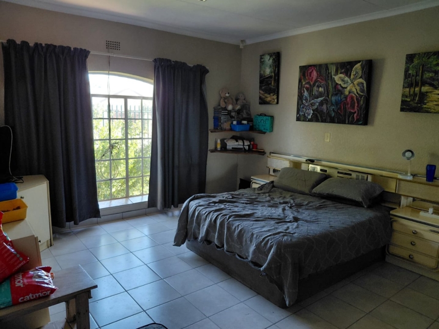 4 Bedroom Property for Sale in Helikonpark Gauteng