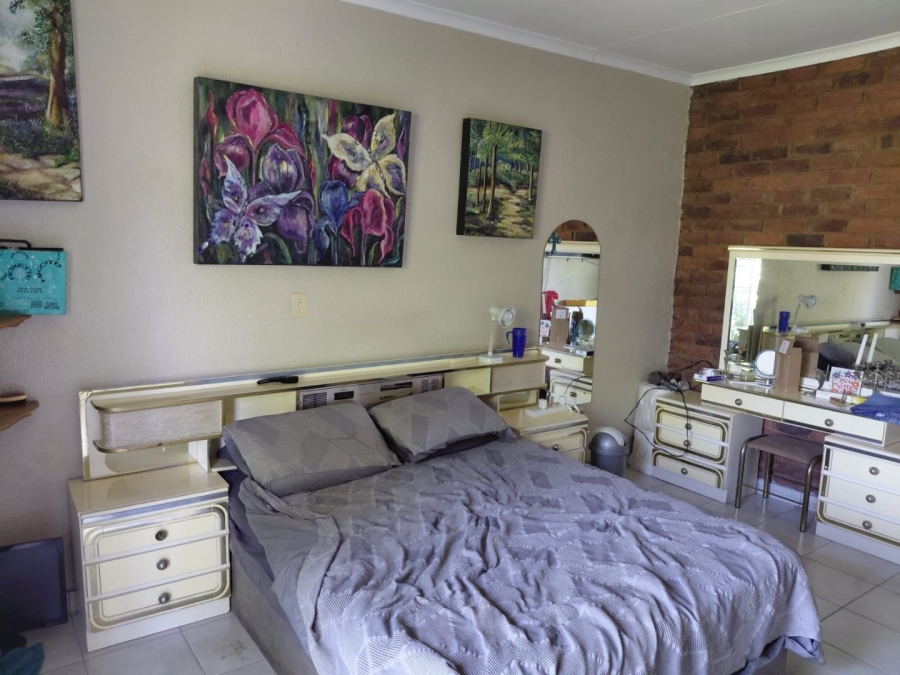 4 Bedroom Property for Sale in Helikonpark Gauteng