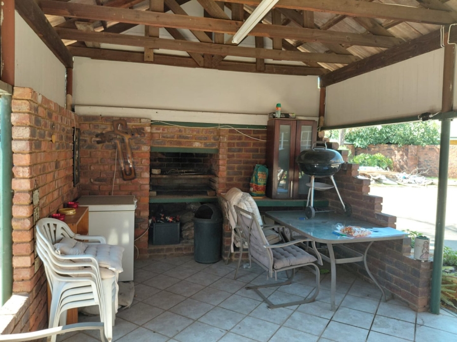 4 Bedroom Property for Sale in Helikonpark Gauteng