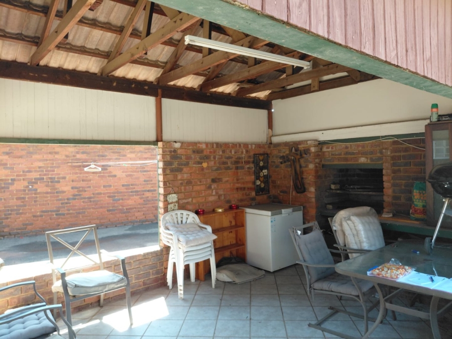 4 Bedroom Property for Sale in Helikonpark Gauteng