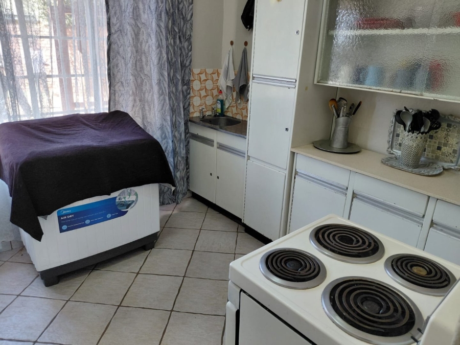 4 Bedroom Property for Sale in Helikonpark Gauteng