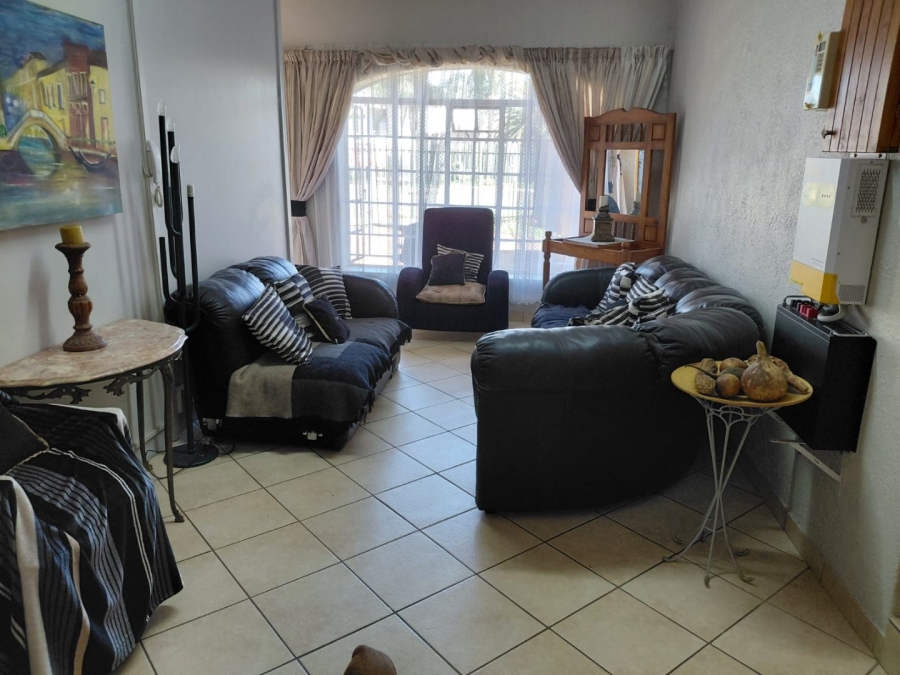 4 Bedroom Property for Sale in Helikonpark Gauteng