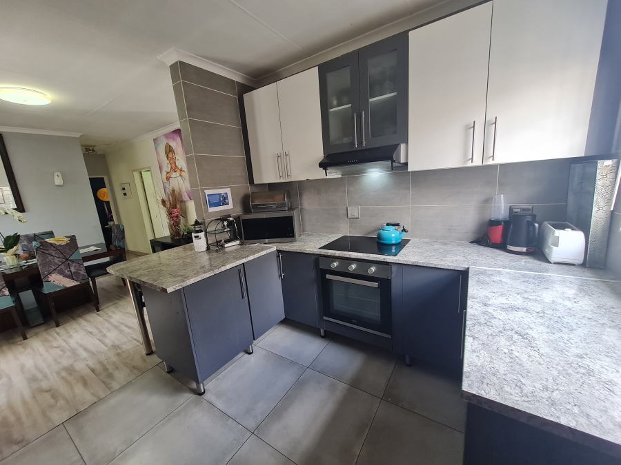 2 Bedroom Property for Sale in North Riding Gauteng