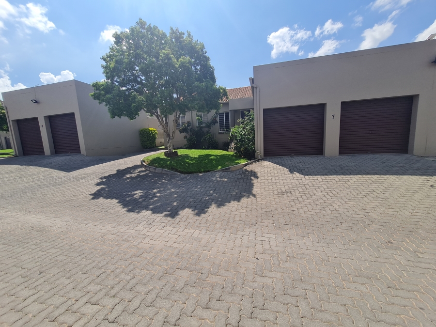 2 Bedroom Property for Sale in North Riding Gauteng