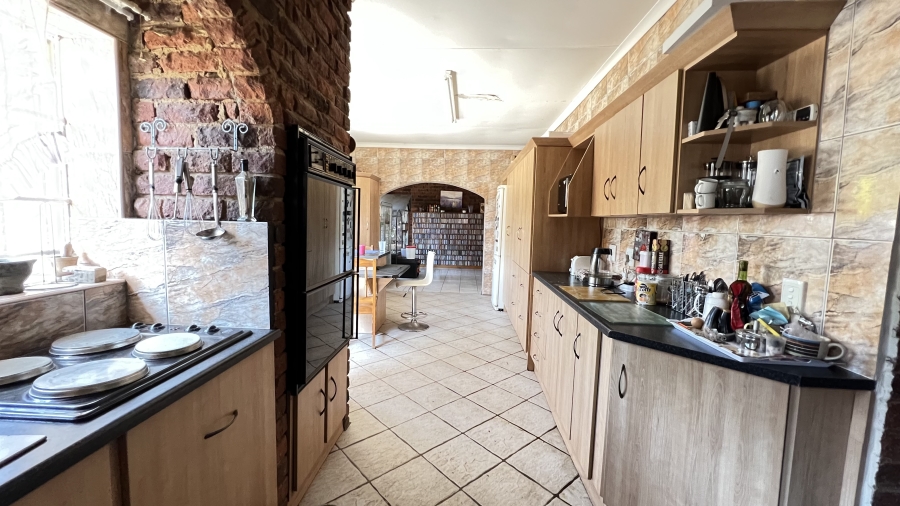 4 Bedroom Property for Sale in Helikonpark Gauteng