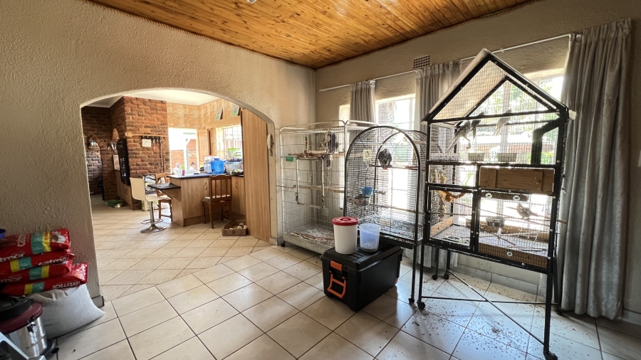 4 Bedroom Property for Sale in Helikonpark Gauteng