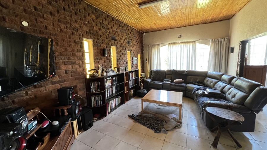 4 Bedroom Property for Sale in Helikonpark Gauteng