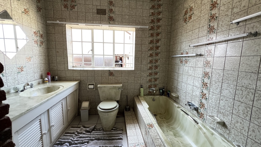 4 Bedroom Property for Sale in Helikonpark Gauteng