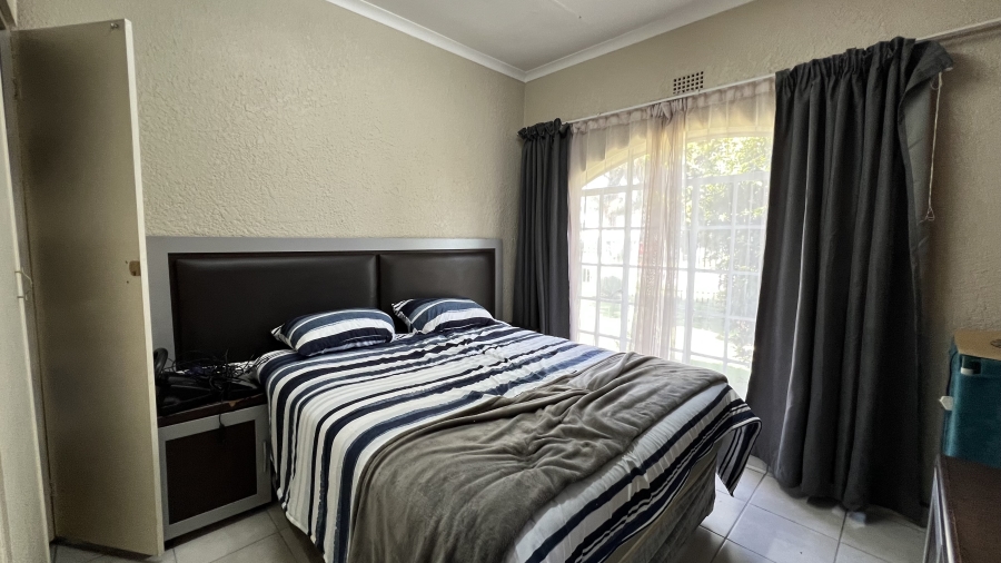 4 Bedroom Property for Sale in Helikonpark Gauteng