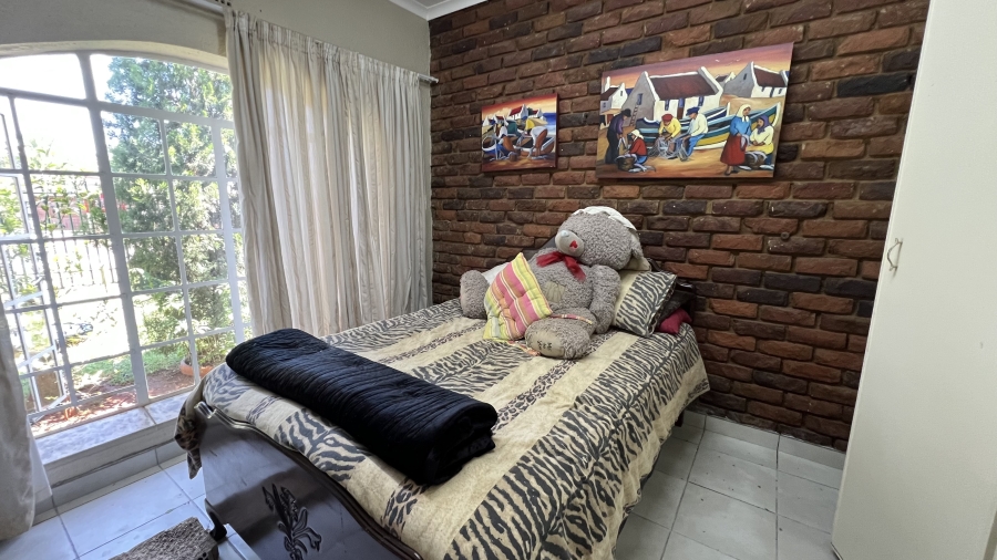 4 Bedroom Property for Sale in Helikonpark Gauteng