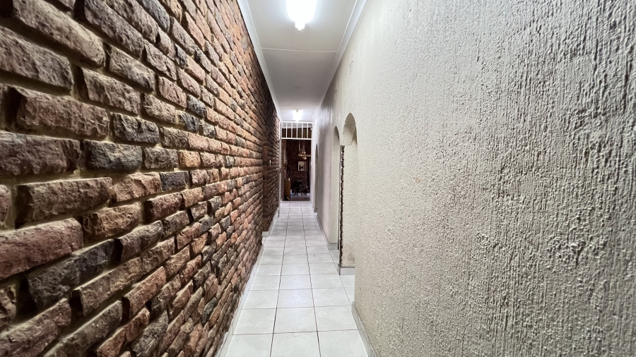 4 Bedroom Property for Sale in Helikonpark Gauteng