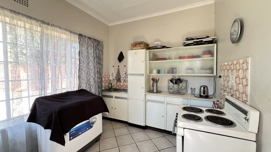 4 Bedroom Property for Sale in Helikonpark Gauteng