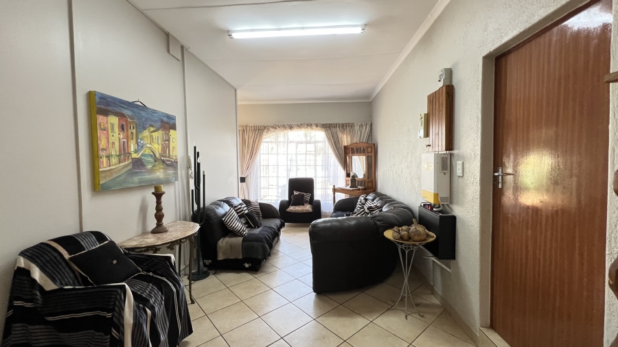 4 Bedroom Property for Sale in Helikonpark Gauteng
